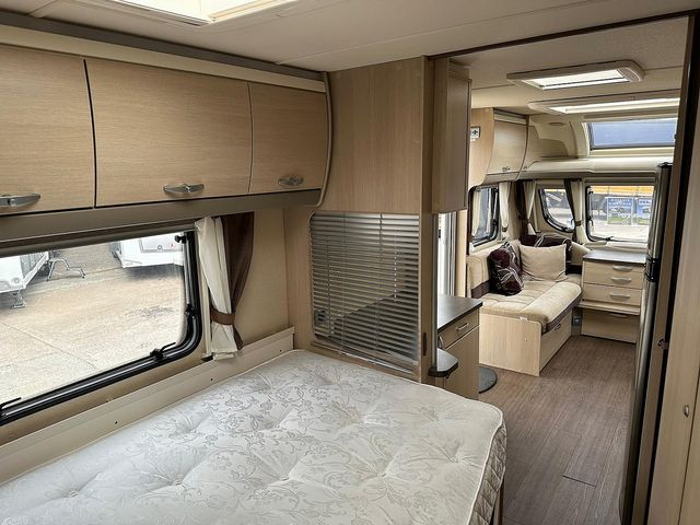 Sterling Elite Touring Caravan (2011) - Picture 12