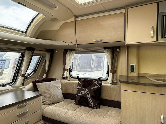 Sterling Elite Touring Caravan (2011) - Picture 4