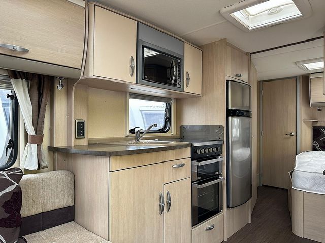 Sterling Elite Touring Caravan (2011) - Picture 6