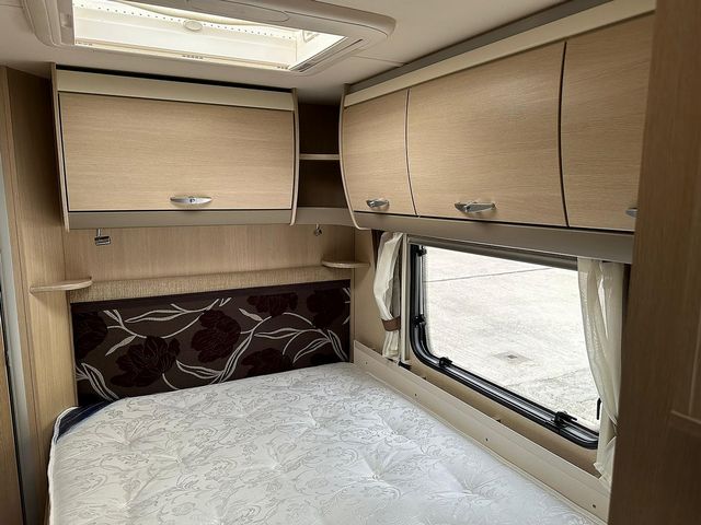 Sterling Elite Touring Caravan (2011) - Picture 8