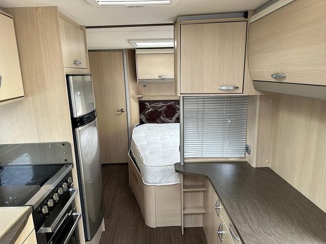 Sterling Elite Touring Caravan (2011) - Picture 9