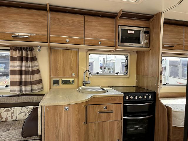 Bailey Unicorn Cadiz Touring Caravan (2015) - Picture 5