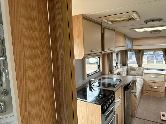 Coachman 520/4 Touring Caravan (2011) - Picture 12