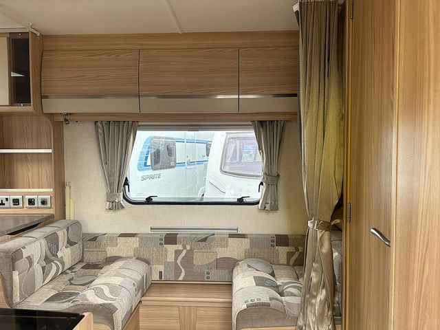 Coachman 520/4 Touring Caravan (2011) - Picture 5