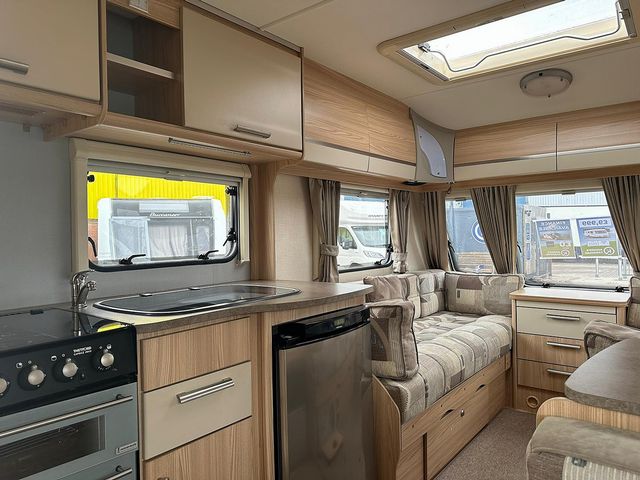 Coachman 520/4 Touring Caravan (2011) - Picture 7