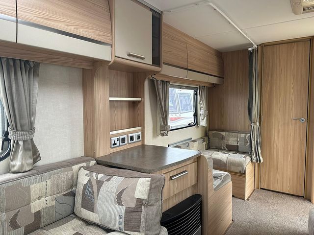 Coachman 520/4 Touring Caravan (2011) - Picture 8