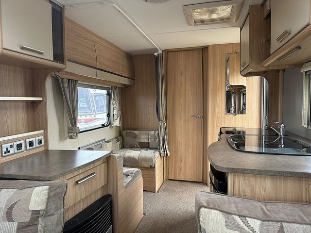 Coachman 520/4 Touring Caravan (2011) - Picture 9