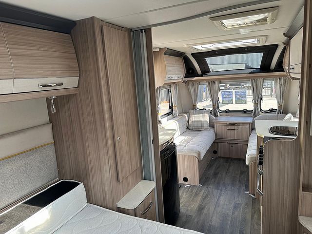 Coachman Highlander 575 Touring Caravan (2019) - Picture 12