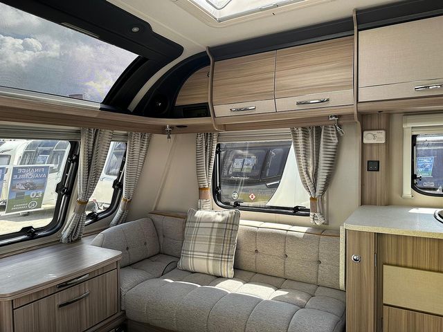 Coachman Highlander 575 Touring Caravan (2019) - Picture 3