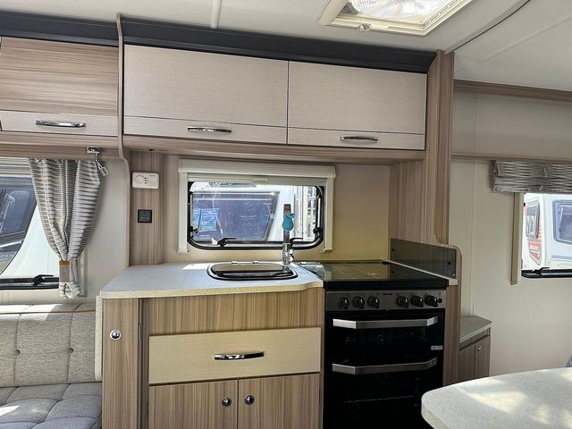 Coachman Highlander 575 Touring Caravan (2019) - Picture 5