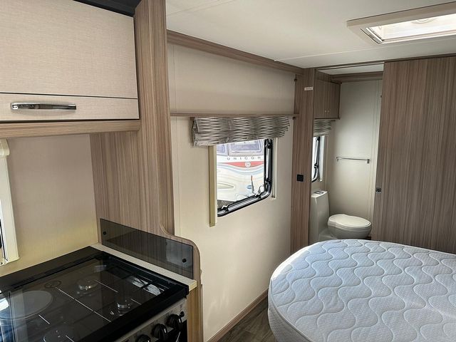 Coachman Highlander 575 Touring Caravan (2019) - Picture 7