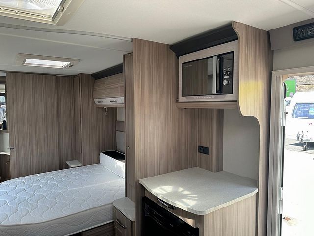 Coachman Highlander 575 Touring Caravan (2019) - Picture 9