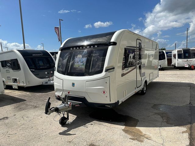 Coachman VIP 575 Touring Caravan (2018) - Picture 1