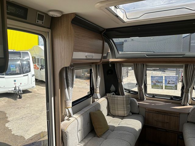 Coachman VIP 575 Touring Caravan (2018) - Picture 7