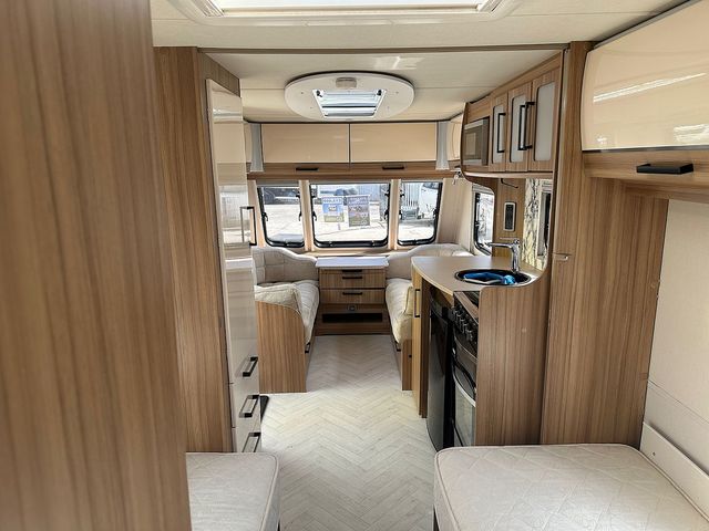 Lunar Clubman SB Touring Caravan (2015) - Picture 11