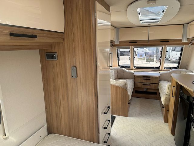 Lunar Clubman SB Touring Caravan (2015) - Picture 15