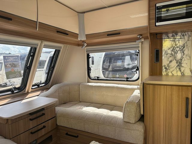 Lunar Clubman SB Touring Caravan (2015) - Picture 4