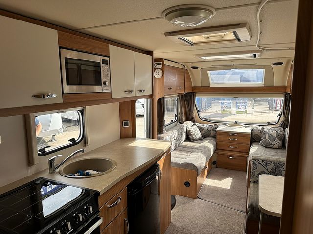 Swift S Line Touring Caravan (2014) - Picture 11