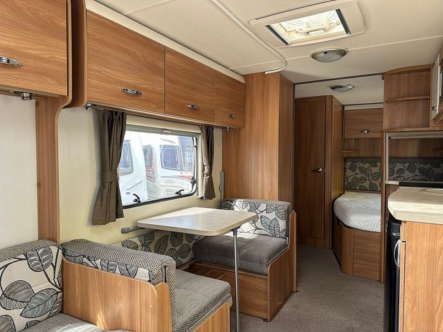 Swift S Line Touring Caravan (2014) - Picture 5