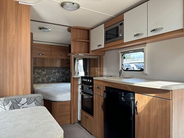 Swift S Line Touring Caravan (2014) - Picture 8