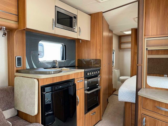 Swift Corniche Touring Caravan (2014) - Picture 6