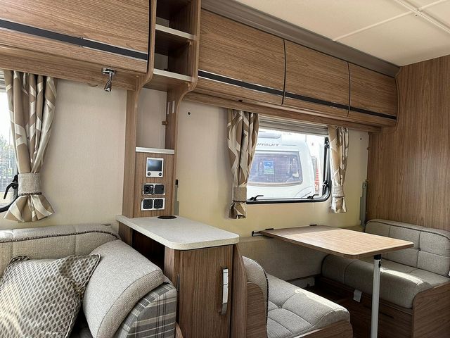 Coachman VIP 520 Touring Caravan (2016) - Picture 5