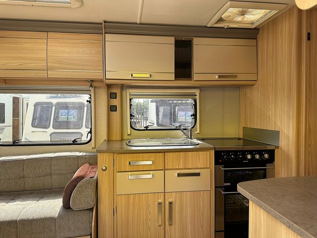 Coachman Pastiche 545/4 Touring Caravan (2012) - Picture 6