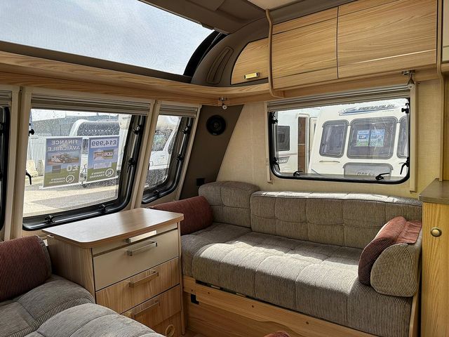 Coachman Pastiche 545/4 Touring Caravan (2012) - Picture 5