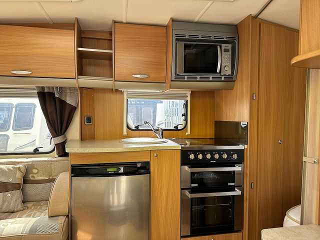 Swift Safari 550 Touring Caravan (2010) - Picture 4