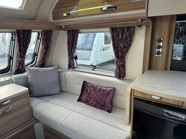 Swift Challenger 580 Touring Caravan (2019) - Picture 8