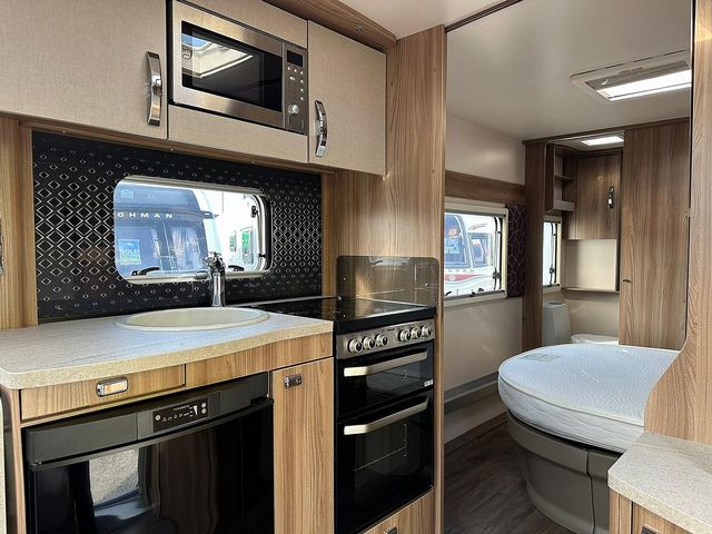 Swift Challenger 580 Touring Caravan (2019) - Picture 9