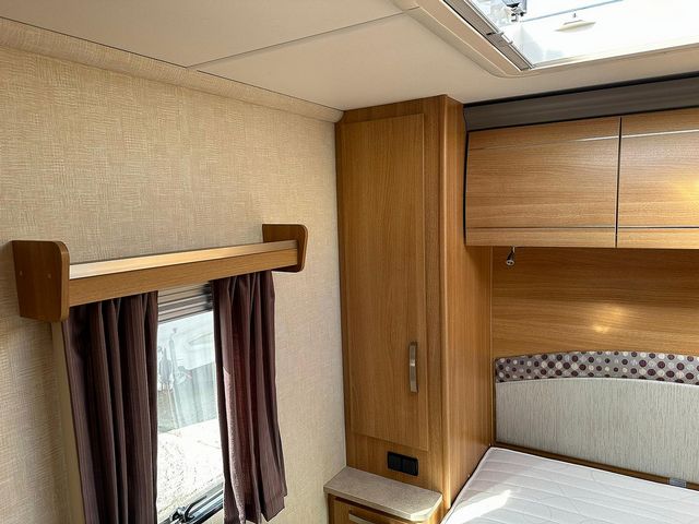 Coachman VIP 545 Touring Caravan (2014) - Picture 12