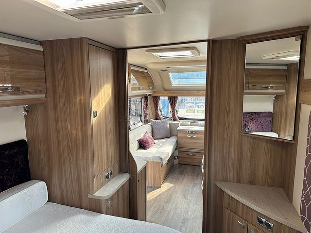 Coachman VIP 545 Touring Caravan (2014) - Picture 15