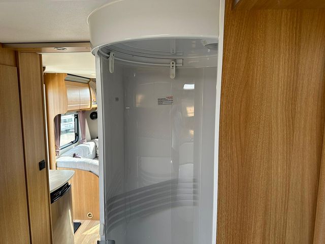 Coachman VIP 545 Touring Caravan (2014) - Picture 18