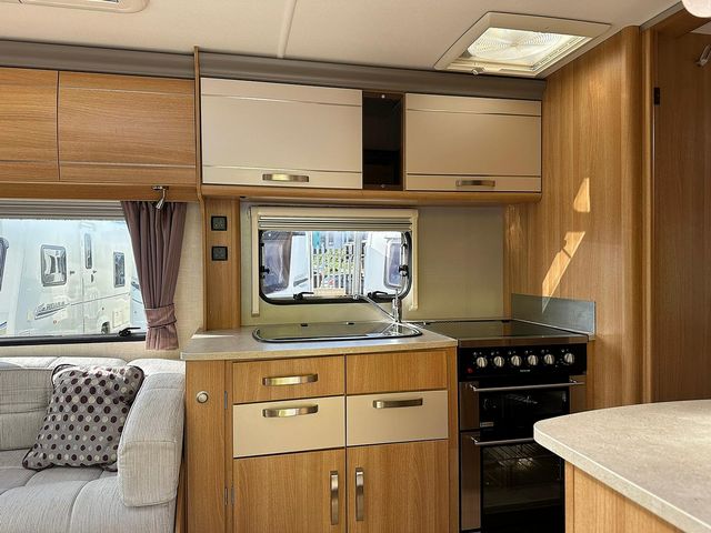 Coachman VIP 545 Touring Caravan (2014) - Picture 6
