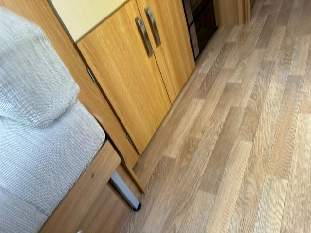 Coachman VIP 545 Touring Caravan (2014) - Picture 9