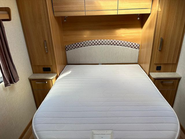 Coachman VIP 545 Touring Caravan (2014) - Picture 14