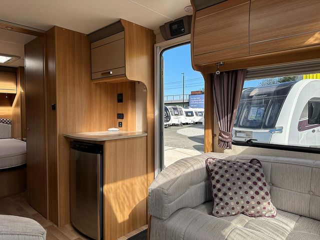 Coachman VIP 545 Touring Caravan (2014) - Picture 20