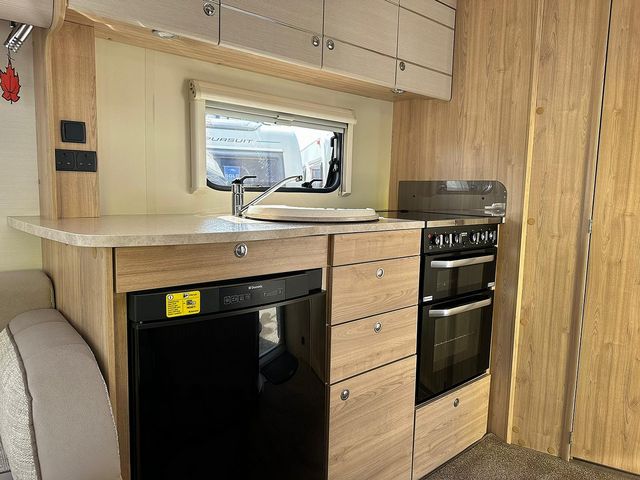 Elddis Supreme 482 Touring Caravan (2016) - Picture 11