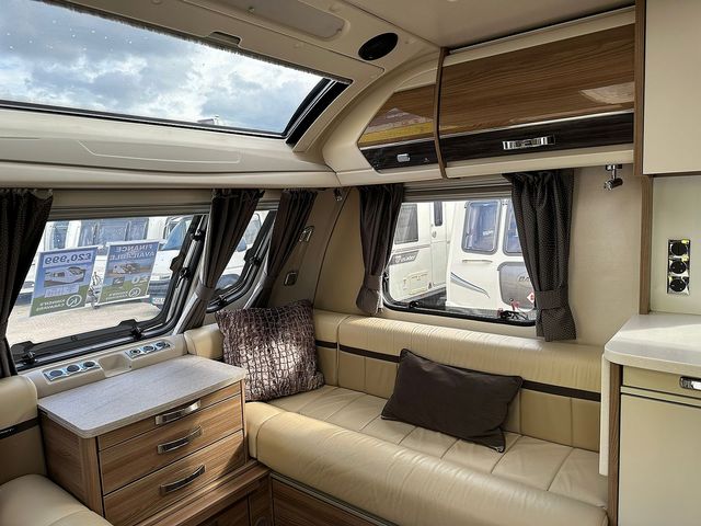 Swift Elegance 645 Touring Caravan (2016) - Picture 4