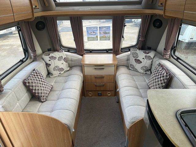 Coachman VIP 565/4 Touring Caravan (2014) - Picture 4