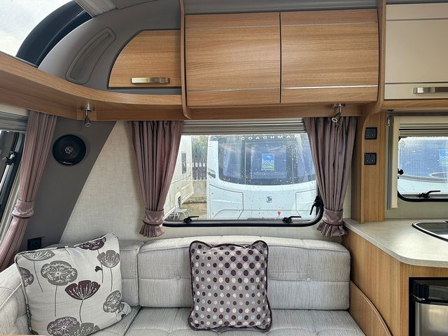 Coachman VIP 565/4 Touring Caravan (2014) - Picture 5