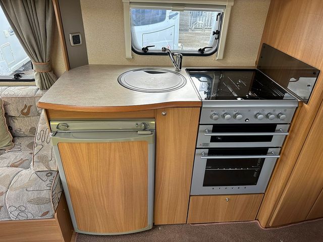 Swift Fairway 540 Touring Caravan (2007) - Picture 5