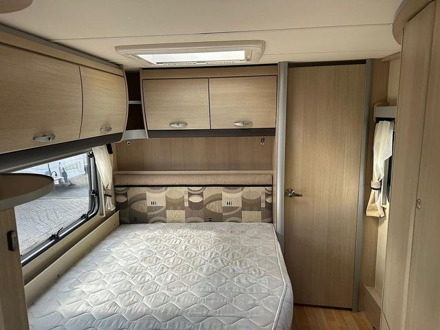 Sterling Elite 90 Touring Caravan (2009) - Picture 6