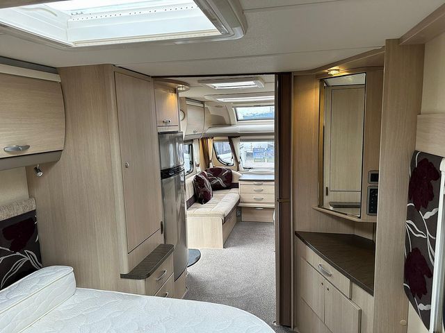 Sterling Elite Explorer Touring Caravan (2011) - Picture 12