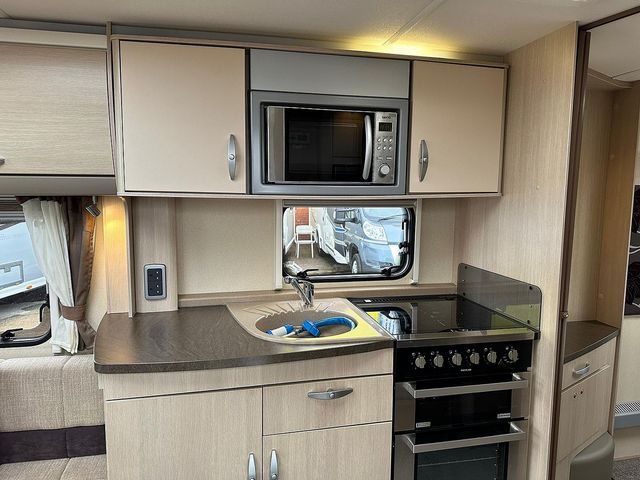 Sterling Elite Explorer Touring Caravan (2011) - Picture 5