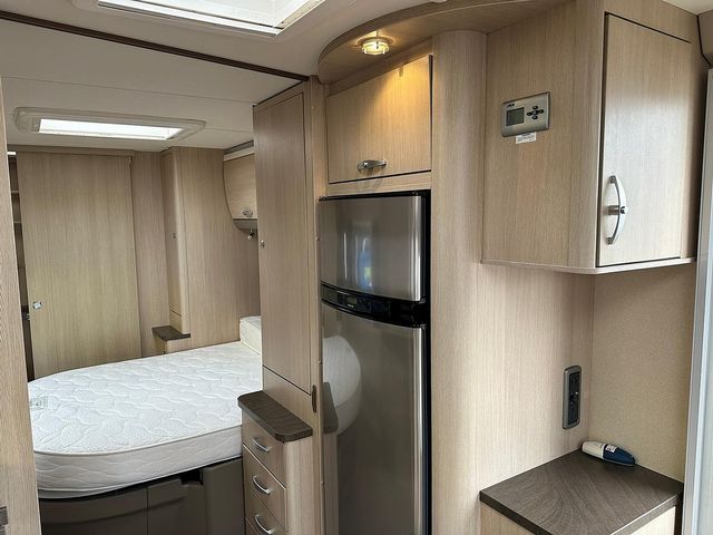 Sterling Elite Explorer Touring Caravan (2011) - Picture 7