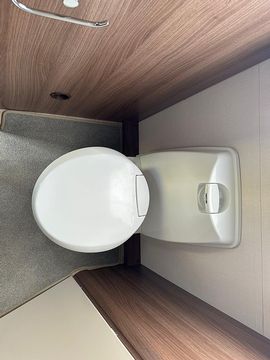 Lunar Venus 460 Touring Caravan (2017) - Picture 10