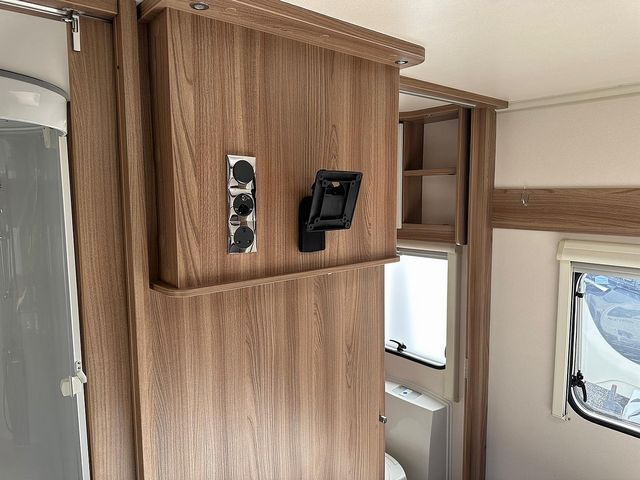 Swift Sprite Quattro Plus Touring Caravan (2018) - Picture 6