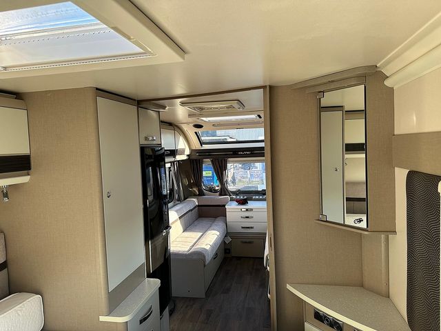 Sterling Elite 580 Touring Caravan (2016) - Picture 11